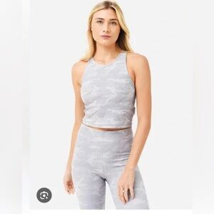 Vuori Plyo Tank. Pale Heather Camo. Size large. NWT.